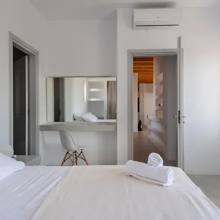 True Dream * Chrisi Akti (Paros)